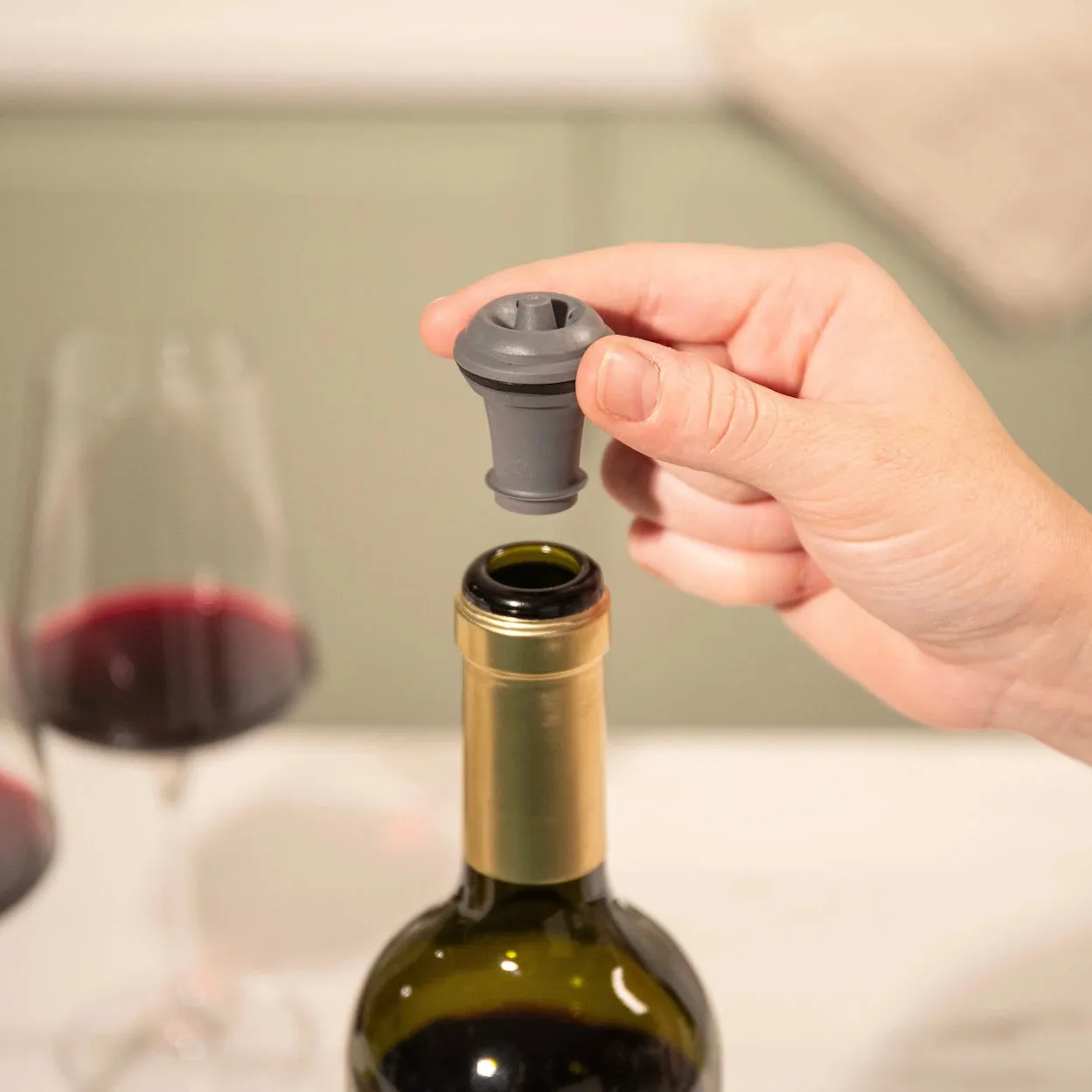 Vacuvin Electric Wine Saver pompa vino elettrica 2 tappi