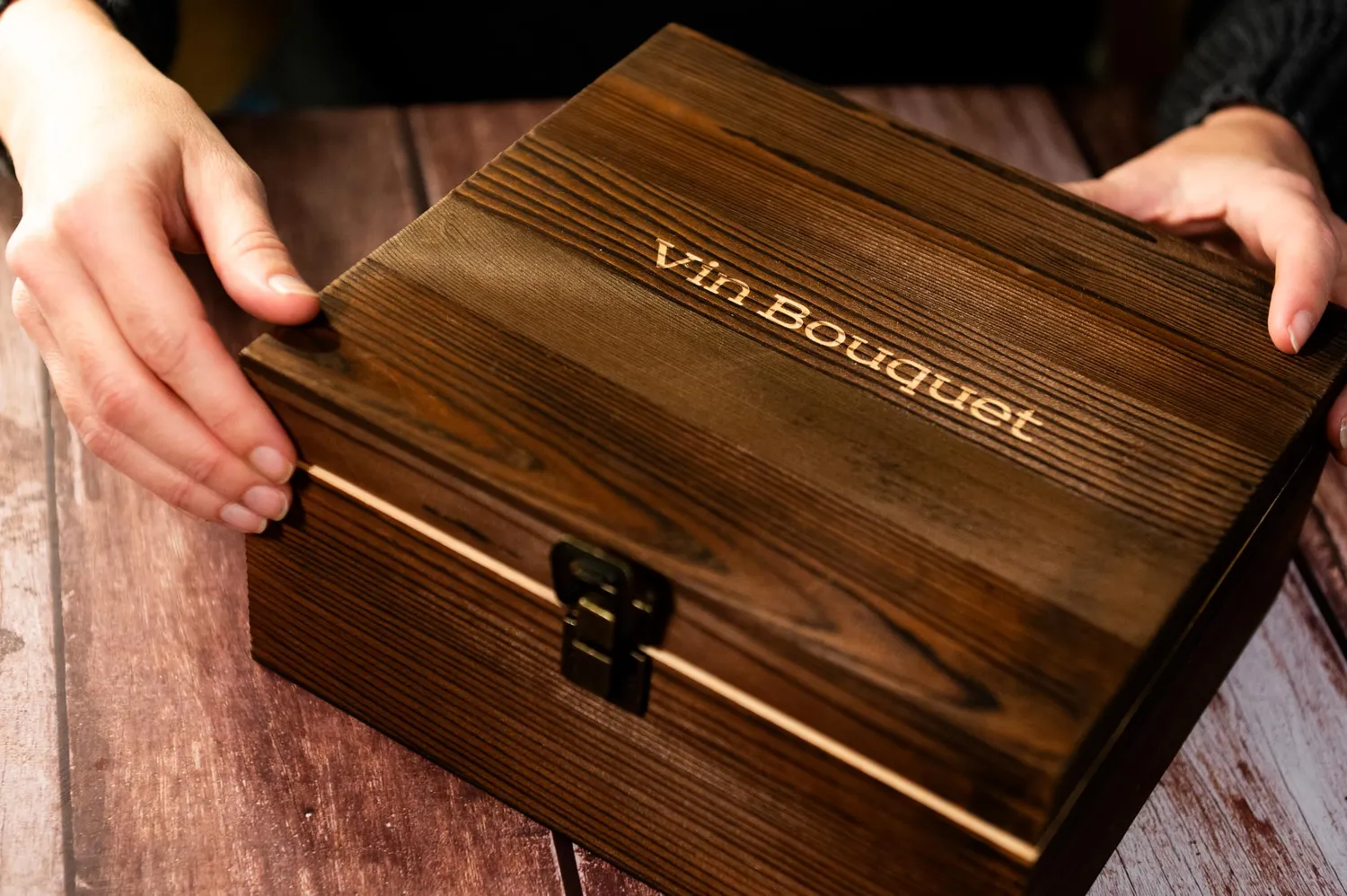 Vin Bouquet FIA 1366 set whisky legno 2 bicchieri 6 pietre regalo