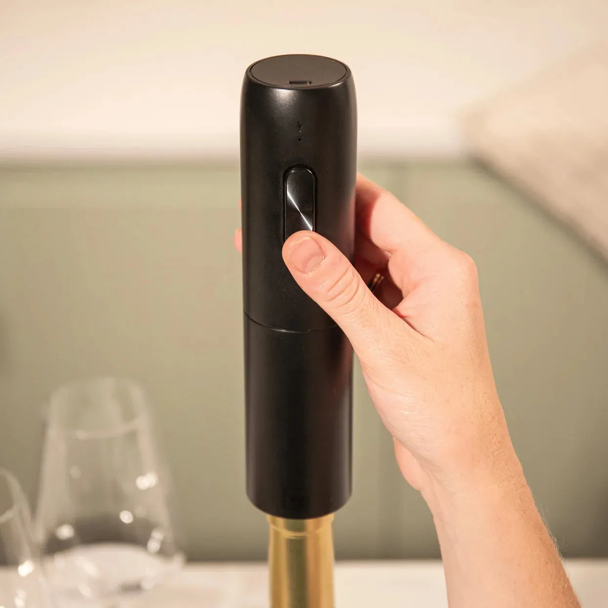 Vacuvin Electric set vino cavatappi e tappo sottovuoto